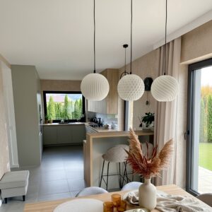 openart-ultra-realistic-photo-of-a-cozy-modern-kitchen-dining-room-inspired-by-the_ (8) Minimalist Set of 3 Inline Lamp
